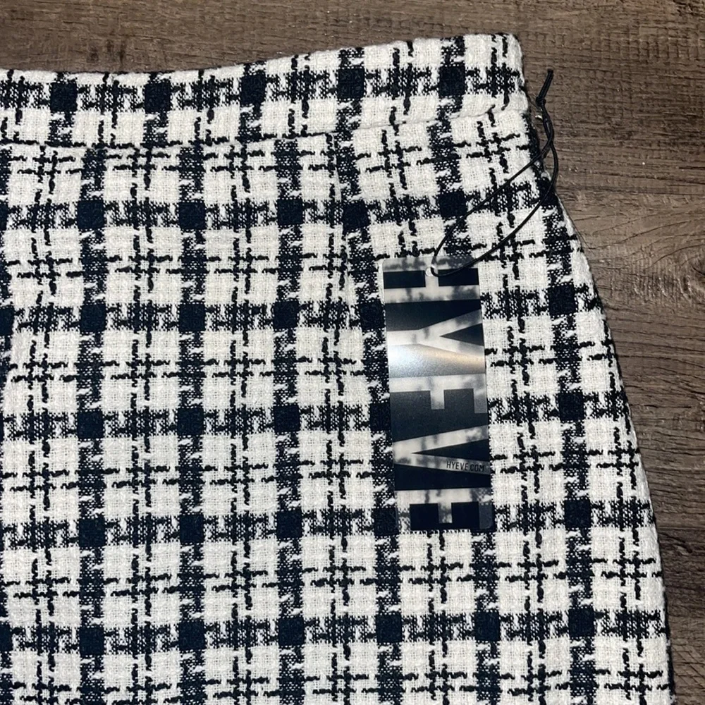 Plaid skirt - Picture 3 of 3
